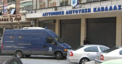 Προσποιήθηκαν τον λογιστή και άρπαξαν χρήματα και χρυσαφικά από ηλικιωμένη
