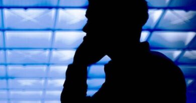 Aπειλούσαν τηλεφωνικά και στη συνέχεια υποδύονταν τους αστυνομικούς