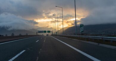 Καραμπόλα τεσσάρων οχημάτων στο Κοκκινόχωμα. Ένας ηλικιωμένος οδηγός στο Νοσοκομείο Καβάλας
