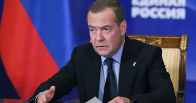 Μεντβέντεφ: Μετά την επίθεση στον Πούτιν ο Ζελένσκι πρέπει να κρύβεται για το υπόλοιπο της ζωής του