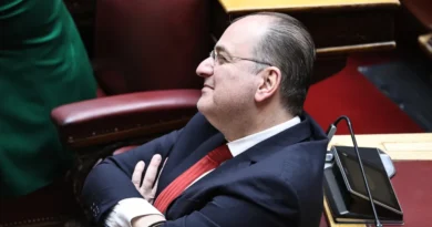 Ο Λαζαρίδης επιτίθεται στο Μαξίμου: «Η φοβική κυβέρνηση παραιτεί όποιον στοχοποιεί η συμμορία της Αριστεράς»