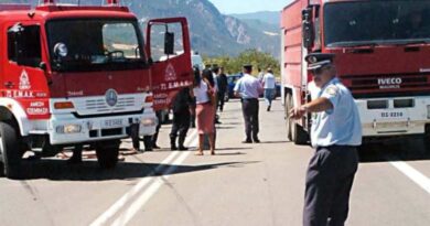 Τα φορτηγά με το μόλυβδο είναι ακόμα σταθμευμένα εξω απο το νέο λιμάνι!