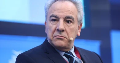 Παραίτηση Ντόκου ζητά η αντιπολίτευση μετά το βίντεο με τους Ρώσους φαρσέρ