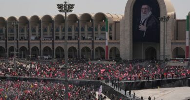 Σε λαϊκό προσκύνημα η σορός του Αλί Χαμενεΐ στην Τεχεράνη