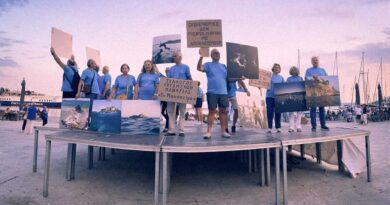 «Το Μονόπετρο»: Διαμαρτυρία του Συλλόγου για τον αποκλεισμό της έκθεσης φωτογραφίας από την Πλατεία Κανάρη