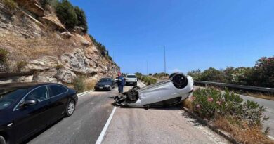 Απεγκλωβισμός οδηγού οχήματος που ανετράπη στον δρόμο Καβάλας-Παληού
