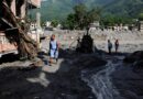 Εκατοντάδες νεκροί και πάνω από 1000 αγνοούμενοι από τις πλημμύρες στα σύνορα Νεπάλ–Κίνας