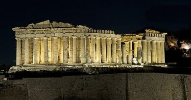 Προνόμιο για λίγους η Ακρόπολη: Καταγγελία για «κρυφή» ξενάγηση ενώ ήταν κλειστή για το κοινό