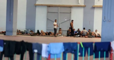 Σέρρες: «Είμαστε εξαντλημένοι, σώστε μας» – Η επιστολή 300 μεταναστών από τη δομή της Σιντικής