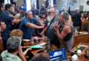 Λέσβος: Οργισμένοι κτηνοτρόφοι εισέβαλαν στη συνεδρίαση για τον αφθώδη πυρετό