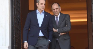 Πως σε βιβλίο του ο Γεραπετρίτης αδειάζει τον Μητσοτάκη για το «γαλάζιο» μπλόκο στην Ακρίτα