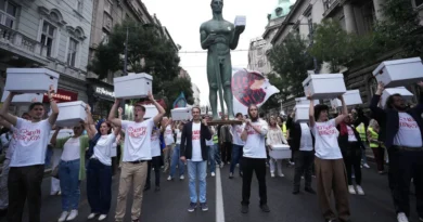 «Σερβία ή μαφία;»: Οι φοιτητές επιχειρούν να ανατρέψουν τον Βούτσιτς