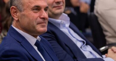 Ο δήμαρχος Δράμας Γιώργος Παπαδόπουλος διέψευσε κατηγορηματικά τις φήμες περί μυστικής συμφωνίας το Υπουργείο Μετανάστευσης σχετικά με τη δημιουργία ή επέκταση δομών φιλοξενίας