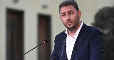 Μετωπική Ανδρουλάκη με τον διοικητή της ΕΥΠ: Προανήγγειλε προσφυγή στη Δικαιοσύνη